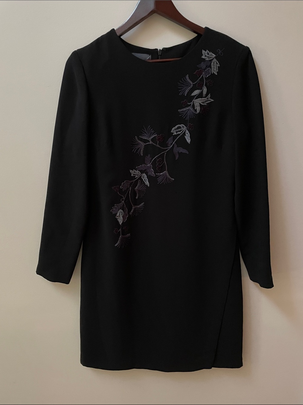 Kay Unger Black Long-Sleeve Shift Dress with Diagonal Floral Embroidery